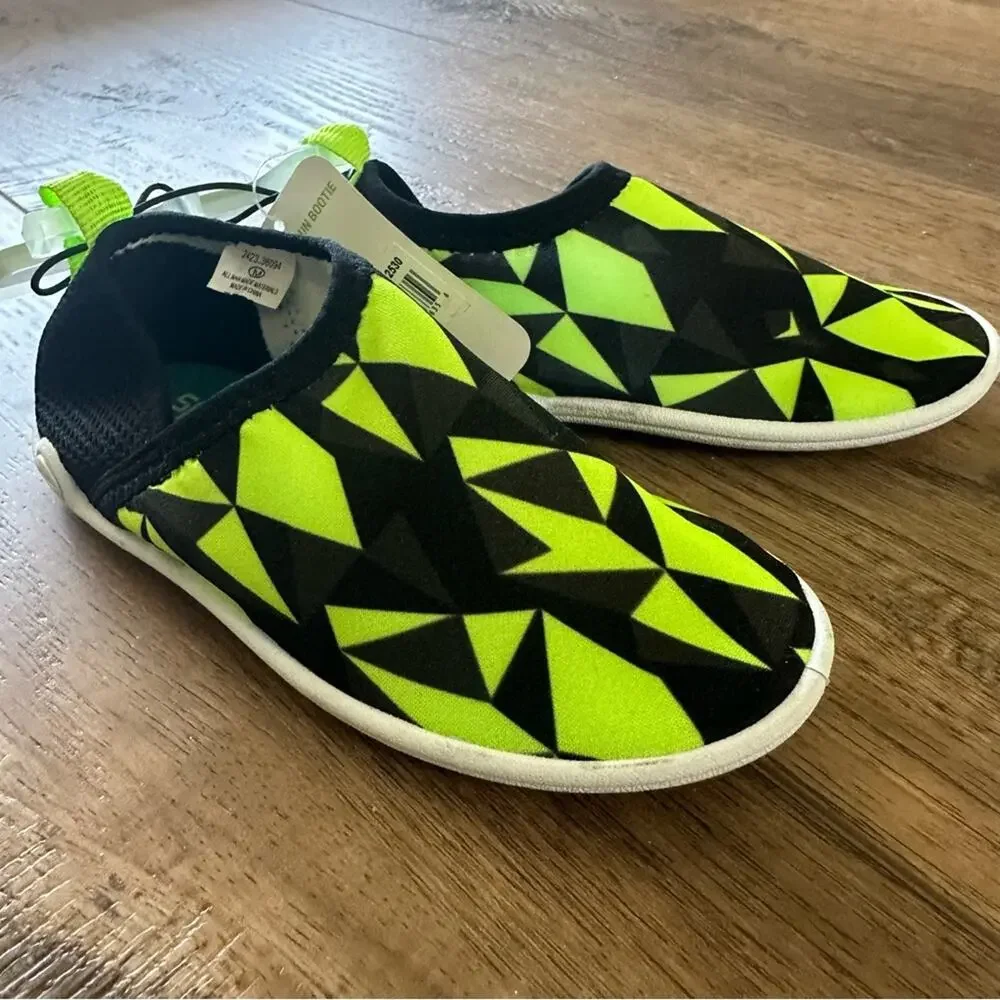 Speedo Kids Geometric Black and Green Water Shoes, Surfwalker, NWT, Size M (7/8)
